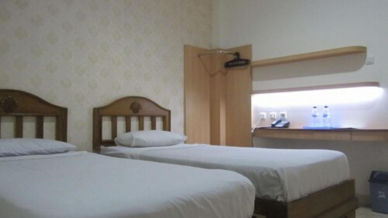 Hotel Besar Пурвокерто Экстерьер фото