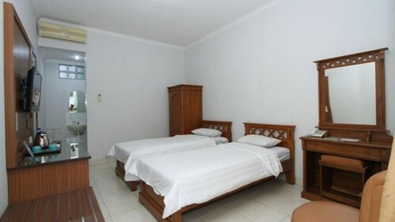 Hotel Besar Пурвокерто Экстерьер фото