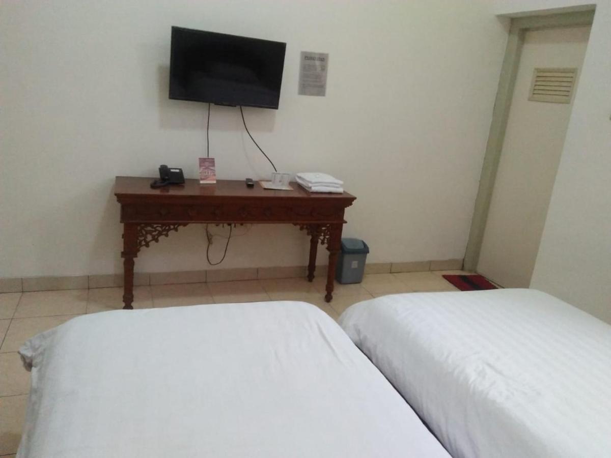 Hotel Besar Пурвокерто Экстерьер фото