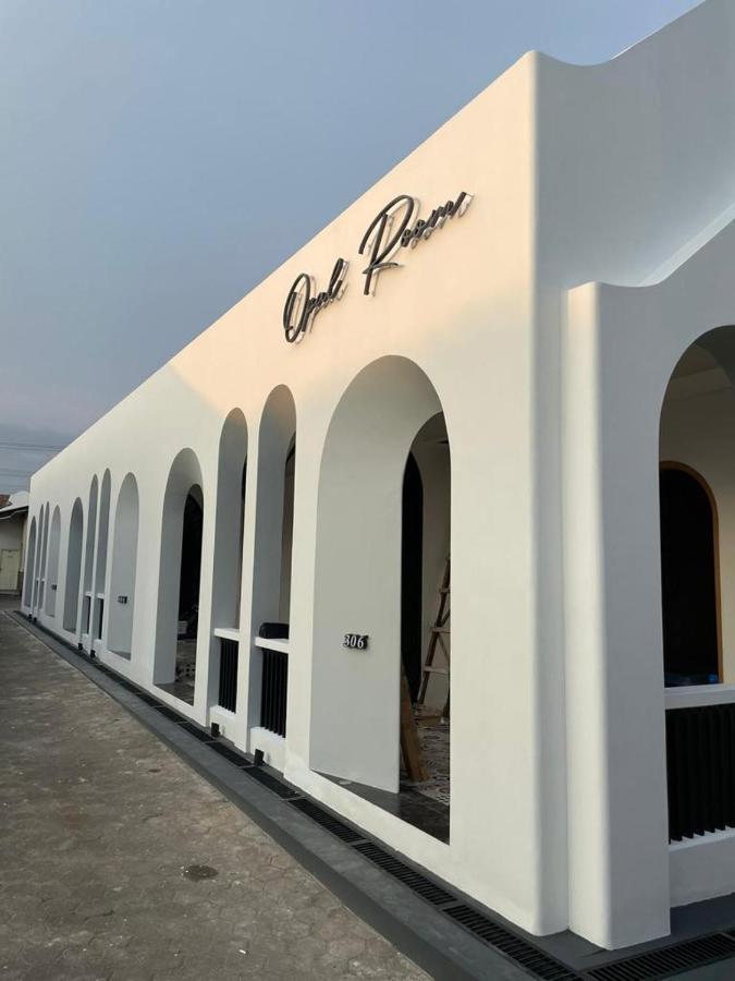 Hotel Besar Пурвокерто Экстерьер фото