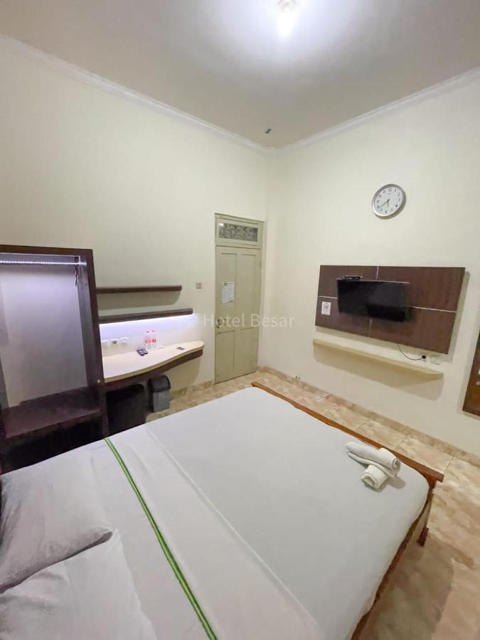 Hotel Besar Пурвокерто Экстерьер фото