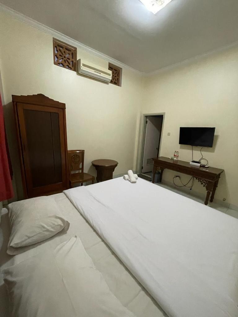 Hotel Besar Пурвокерто Экстерьер фото