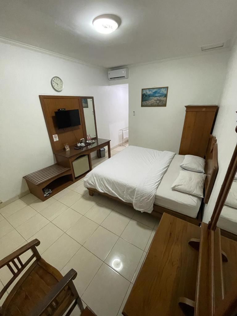 Hotel Besar Пурвокерто Экстерьер фото